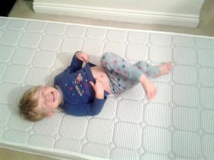Çfarë duhet të dini kur zgjedhni një dyshek për fëmijën tuaj?